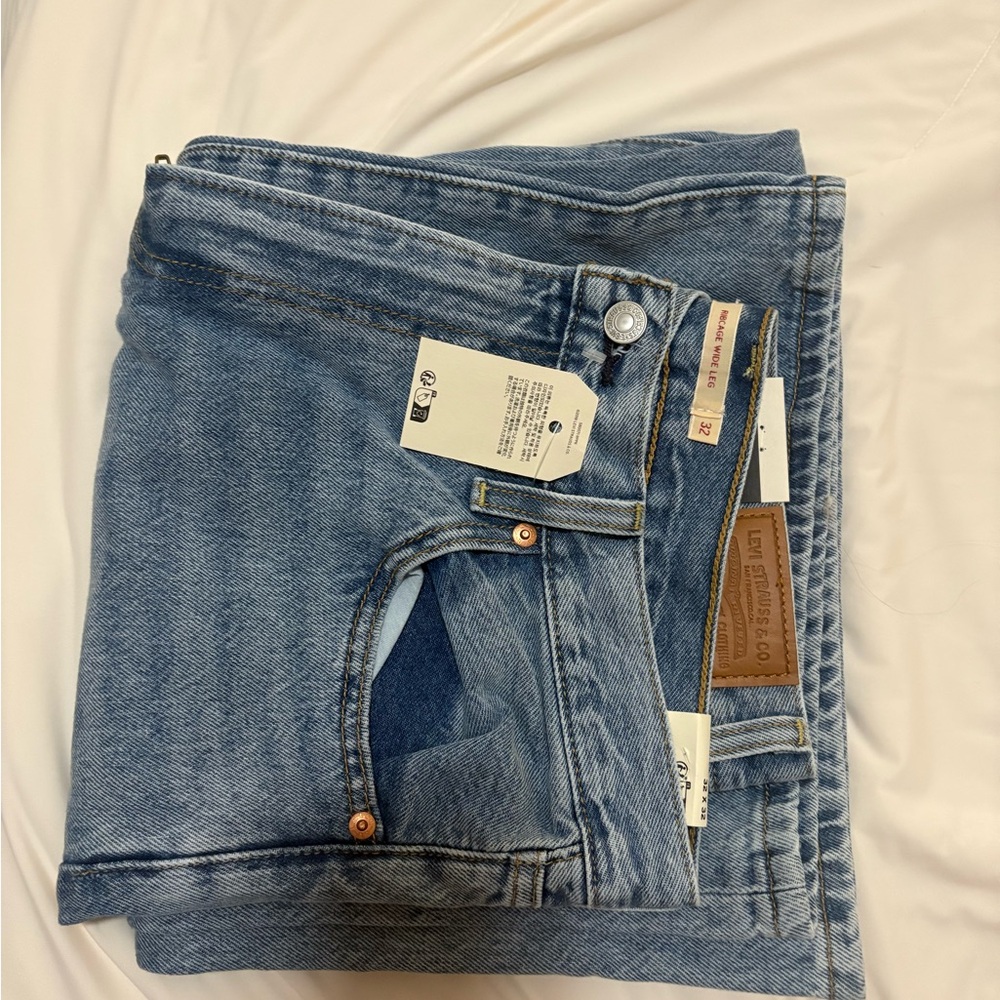 Light Blue Denim Jeans Levi size 32